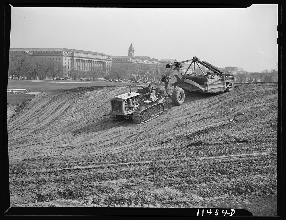 Washington, D.C. Construction of temporary war emergency buildings on the Mall, near 16th and 17th Streets, N.W. Le Tourneau…