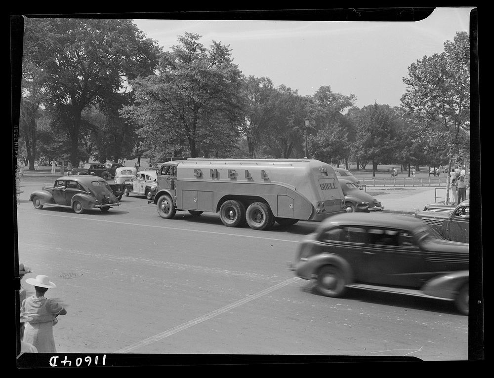 Washington, D.C. Cars and trucks on Independence Avenue, S.W.. Sourced from the Library of Congress.