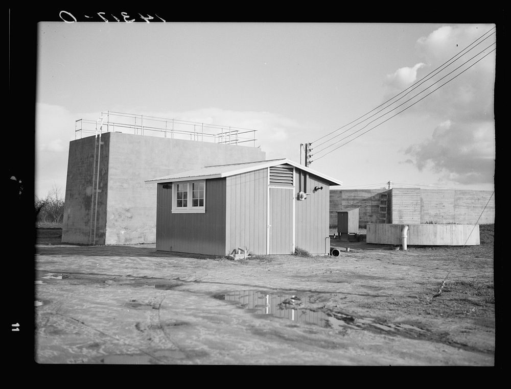 Sanitary plant. Visalia migratory labor camp, California. Sourced from the Library of Congress.