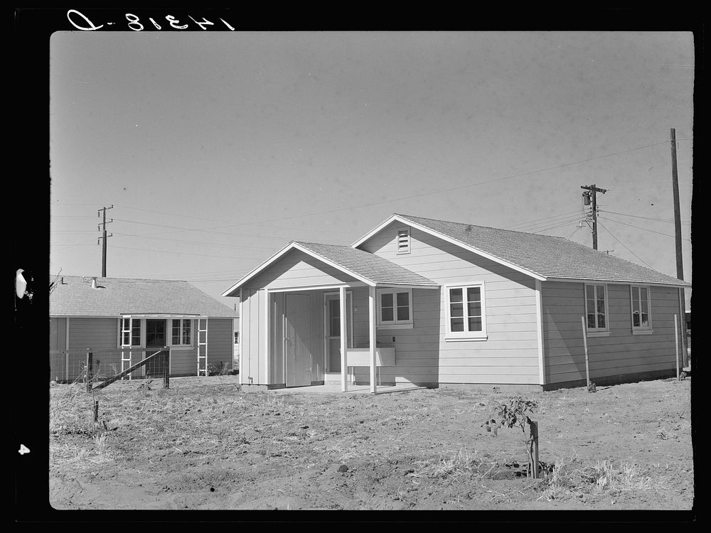 Farm labor home, back view. Visalia migratory labor camp, California. Sourced from the Library of Congress.