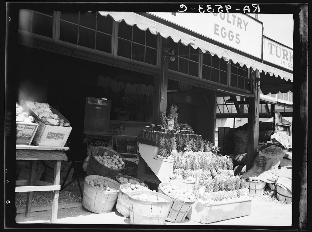 [Untitled photo, possibly related to: Center Market, Washington, D.C.]. Sourced from the Library of Congress.