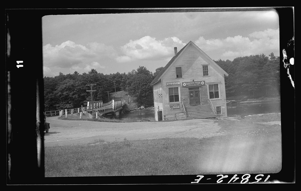 Post office and general store, Trevett, town of Boothbay, Maine. Sourced from the Library of Congress.