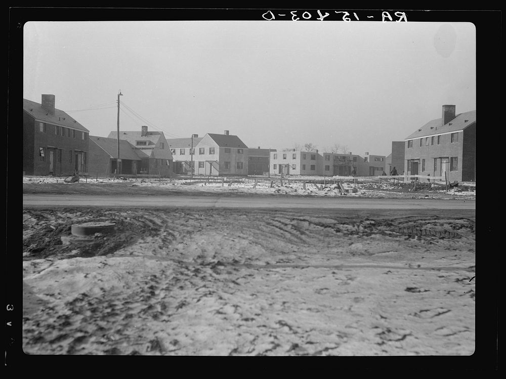 [Untitled photo, possibly related to: Construction of Greenhills, Ohio]. Sourced from the Library of Congress.