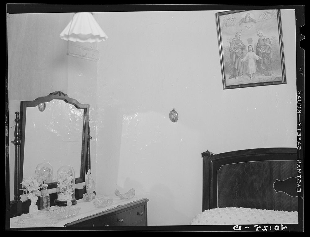 New York, New York. 1938(?) John Montefiori's bedroom. Sourced from the Library of Congress.