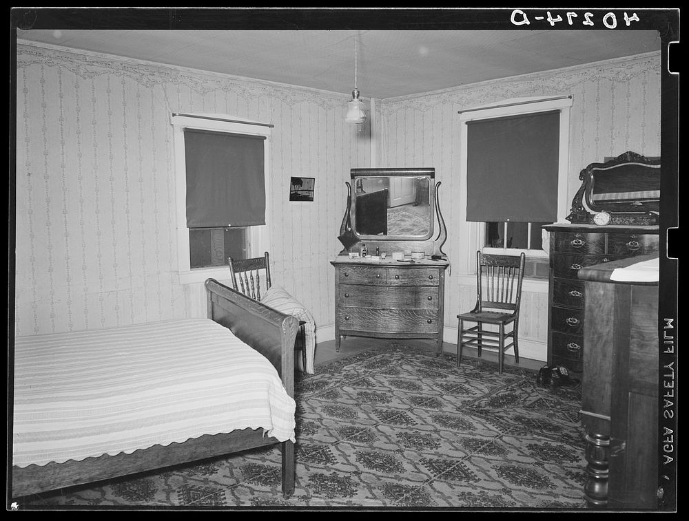 Lancaster County, Pennsylvania. A bedroom in the house on the Enos Royer farm. Sourced from the Library of Congress.