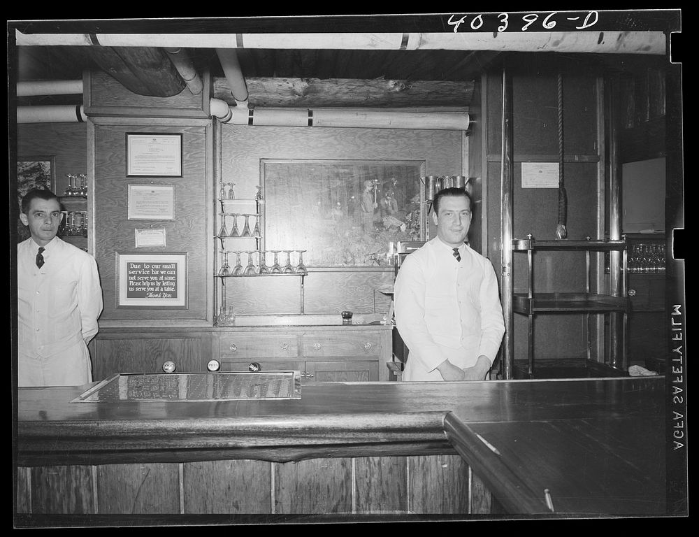 Pottsville, Pennsylvania. Bar in Necho Allen hotel. Sourced from the Library of Congress.