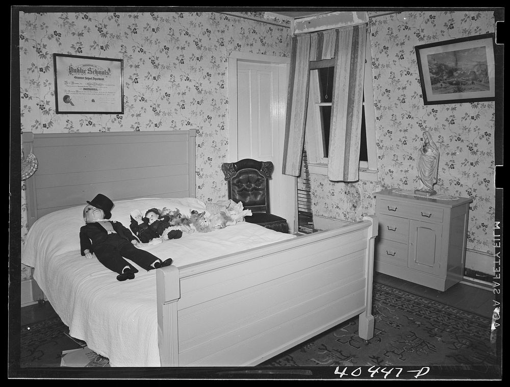 Gilberton, Pennsylvania. A bedroom in Francis Ploppert's home. Sourced from the Library of Congress.