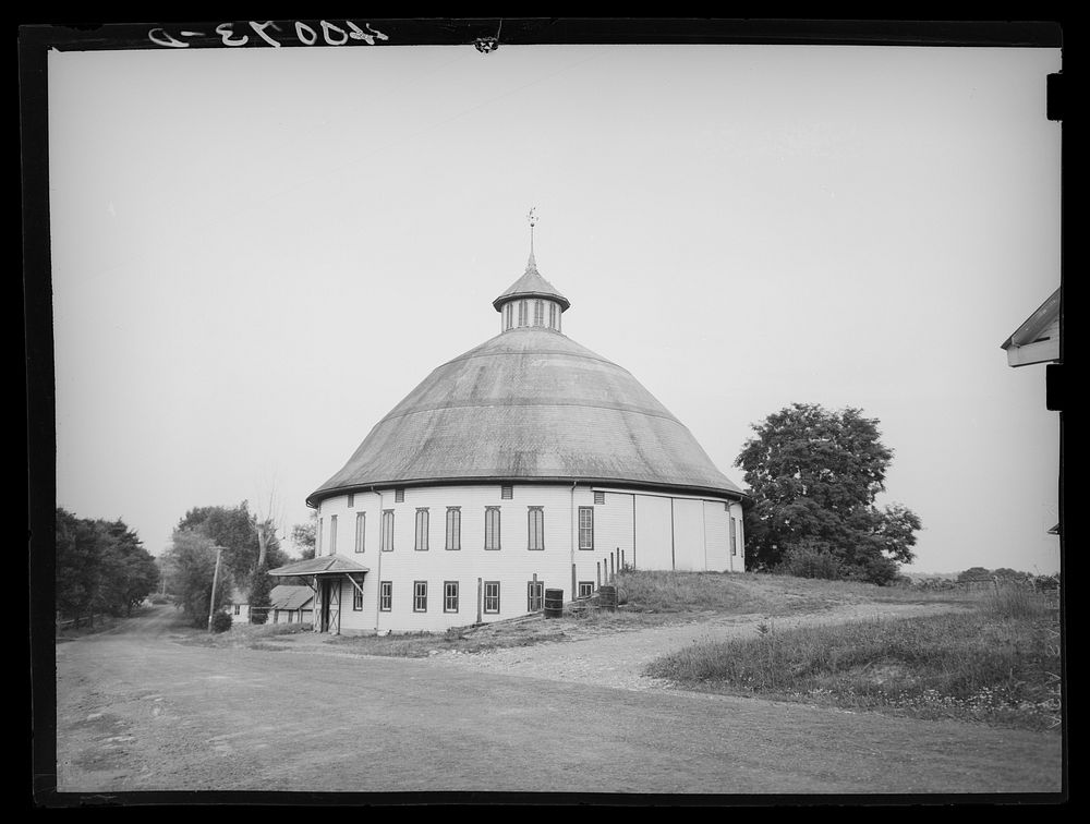 Round barn of Sheely farm. Near Arentsville, Adams County, Pennsylvania. Sourced from the Library of Congress.