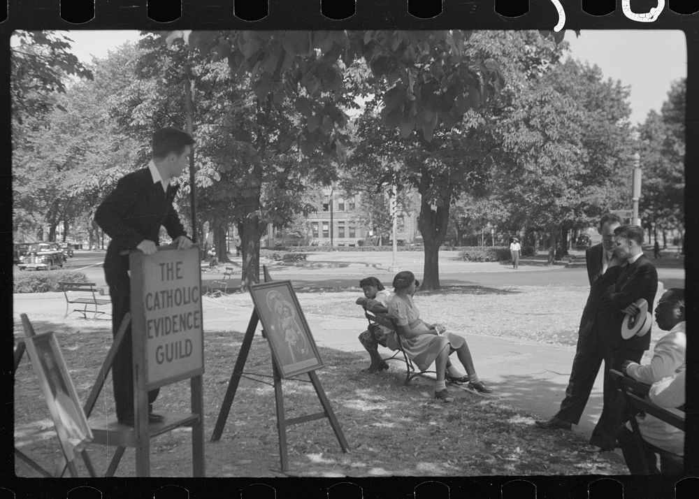 Washington, D.C. A Catholic Evidence Guild speaker in Logan Circle. Sourced from the Library of Congress.