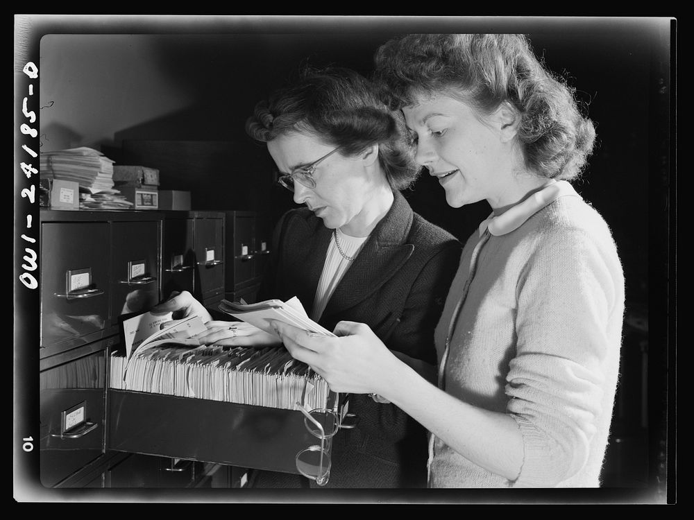 Washington, D.C. OWI (Office of War Information) research workers. Sourced from the Library of Congress.