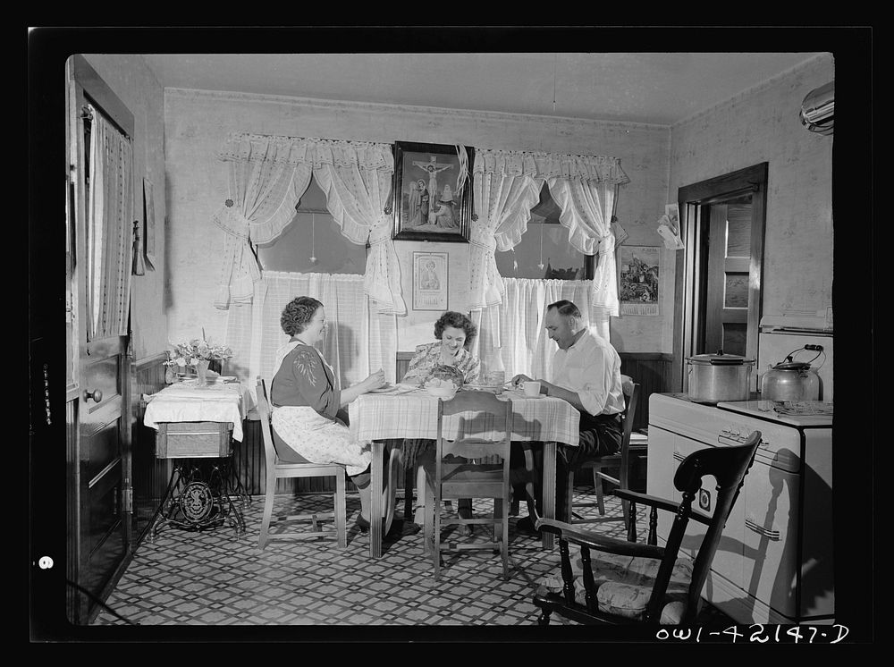 Southington, Connecticut. Ralph Eurlbut and his family at mealtime. Sourced from the Library of Congress.