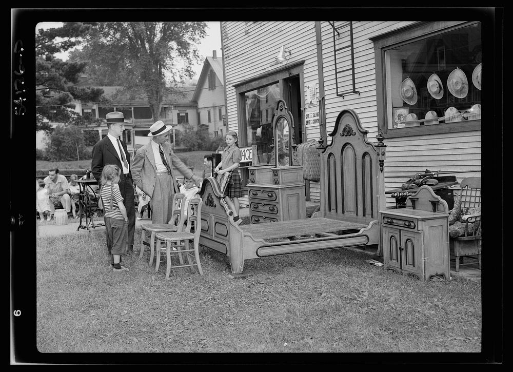 Hardwick, Vermont. J. Blaine Crow, Victory store chairman, selling a bedroom suite to Charles Hogaboom. The money from the…