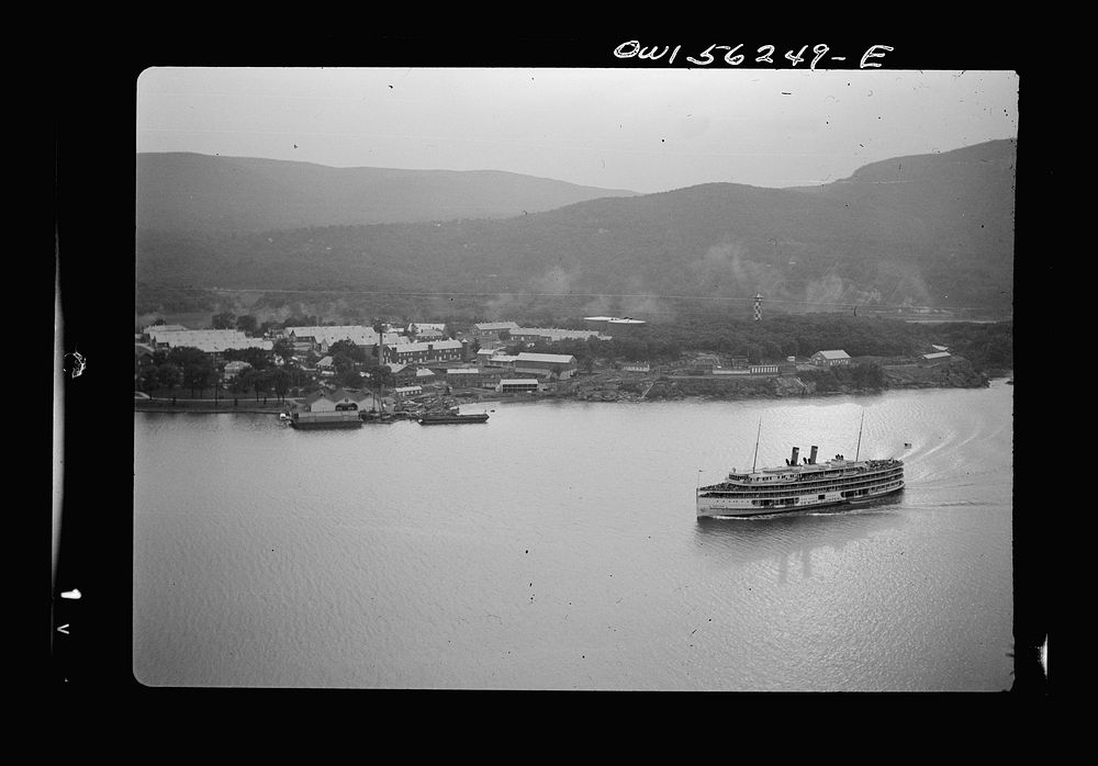 The Hudson River seen from the eastern approach to the Bear Mountain Bridge. Sourced from the Library of Congress.