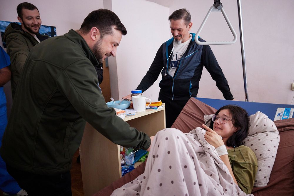 President paid a visit to the hospital with residents of the Kyiv region wounded by enemy shelling. March 17, 2022