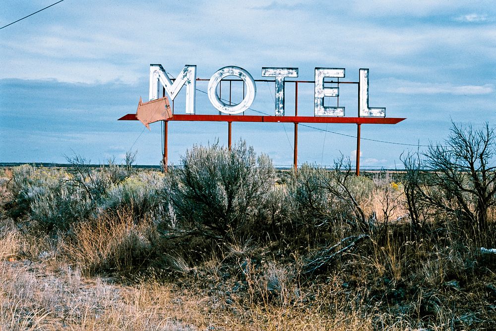 Motel sign, Grand Coulee, Washington (2003) photography in high resolution by John Margolies. Original from the Library of…