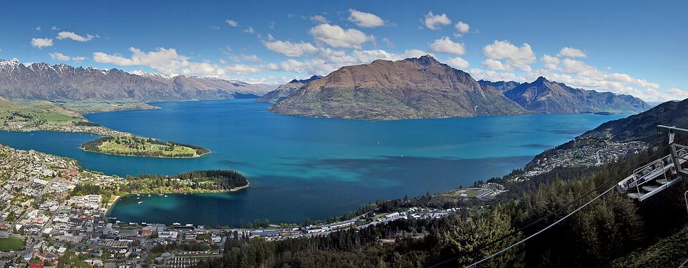 Lake Wakatipu, New Zealand. Original public domain image from Flickr