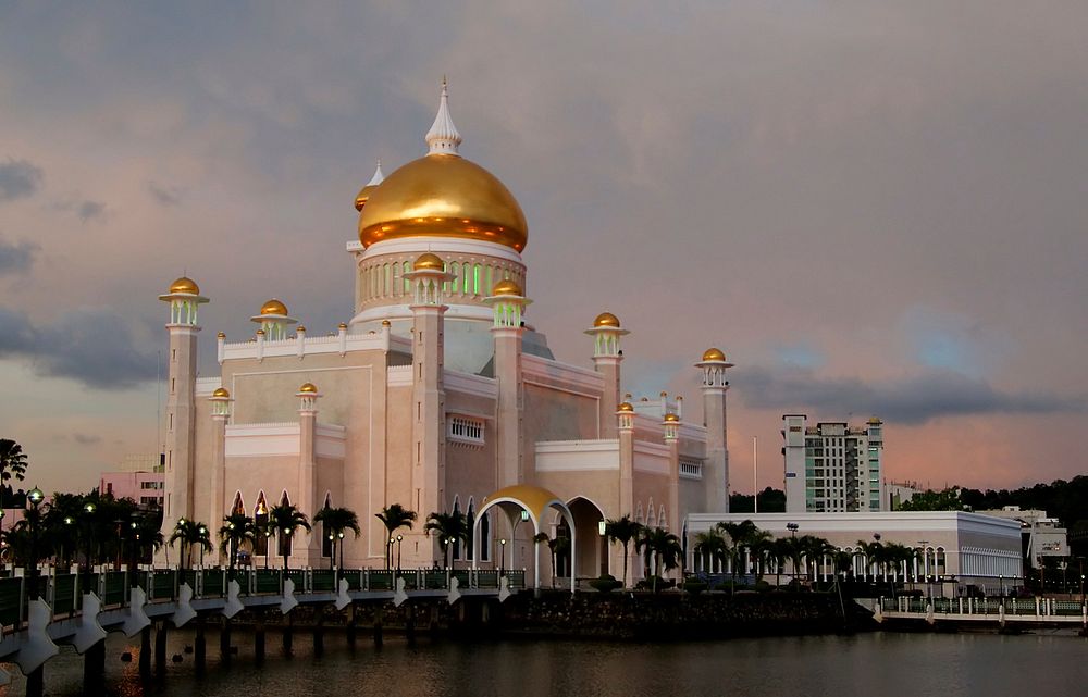 Sultan Ulmar Ali Saifuddien Mosque.Brunei.