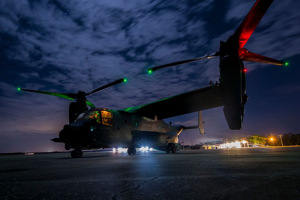 A U.S. Air Force CV-22 Osprey prepares to take-off during Emerald Warrior 17 at Avon Park, Fla., March 7, 2017.