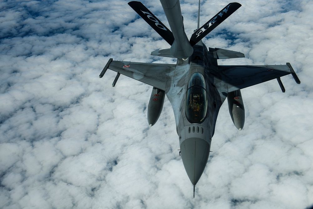 A Polish air force F-16 Fighting Falcon approaches the boom on a KC-135R Stratotanker during BALTOPS over the Baltic Sea…