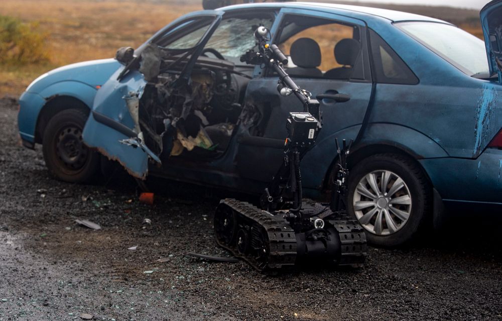 KEFLAVIK, Iceland (Sept. 18, 2019) &not;&ndash; An Explosive Ordnance Disposal Technician, assigned to Explosive Ordnance…