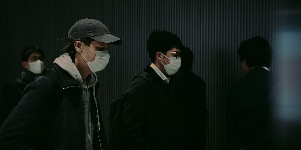 Commuters wearing disposable masks hoping to prevent the spread of corona virus (COVID-19). FEBRUARY 27, 2020 -  YOKOHAMA…
