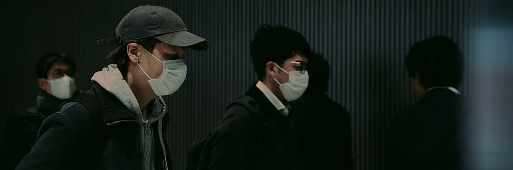 Commuters wearing disposable masks hoping to prevent the spread of corona virus (COVID-19). FEBRUARY 27, 2020 -  YOKOHAMA…