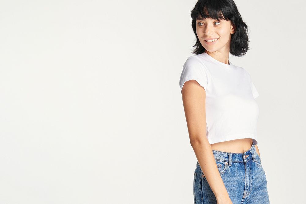 Woman in a white crop top and high waisted jeans 