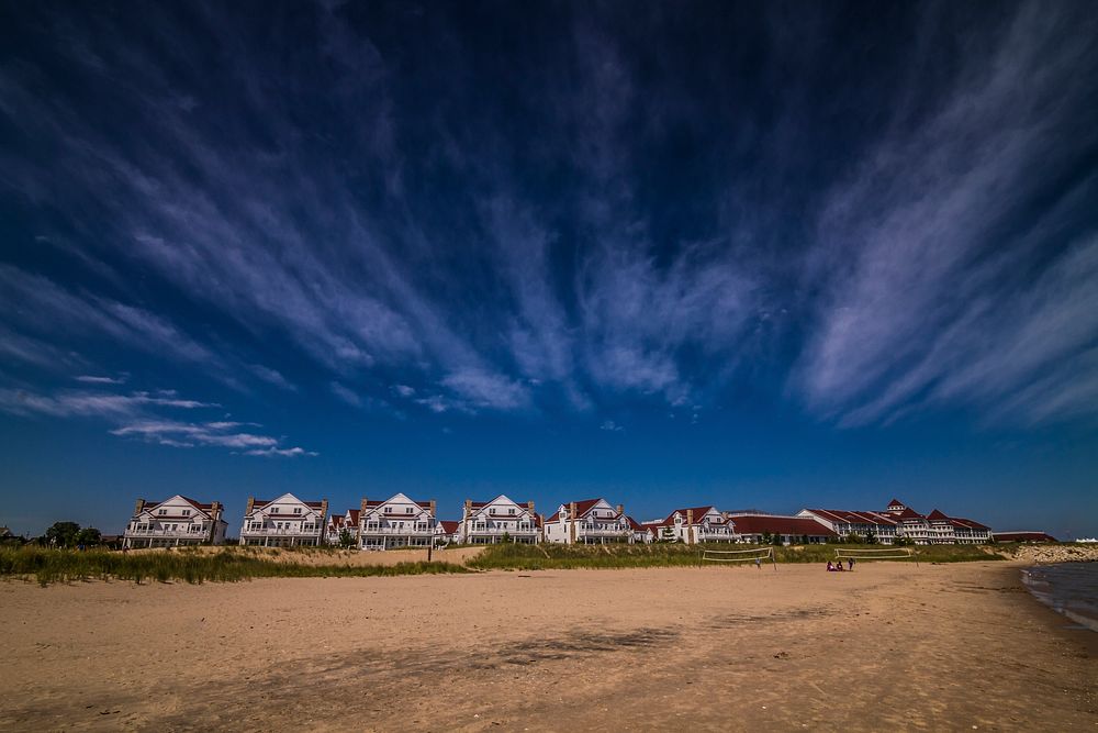 Residential houses at the shoreline with sand beach in Sheboygan. Original public domain image from Wikimedia Commons