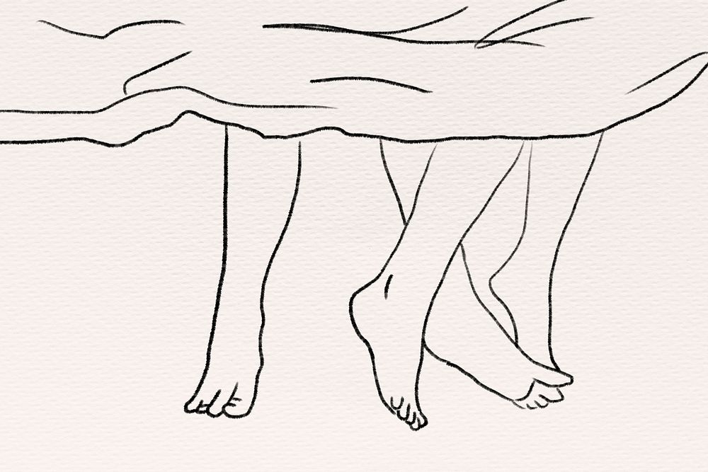 Couple&rsquo;s feet on bed psd black and white romantic Valentine&rsquo;s illustration