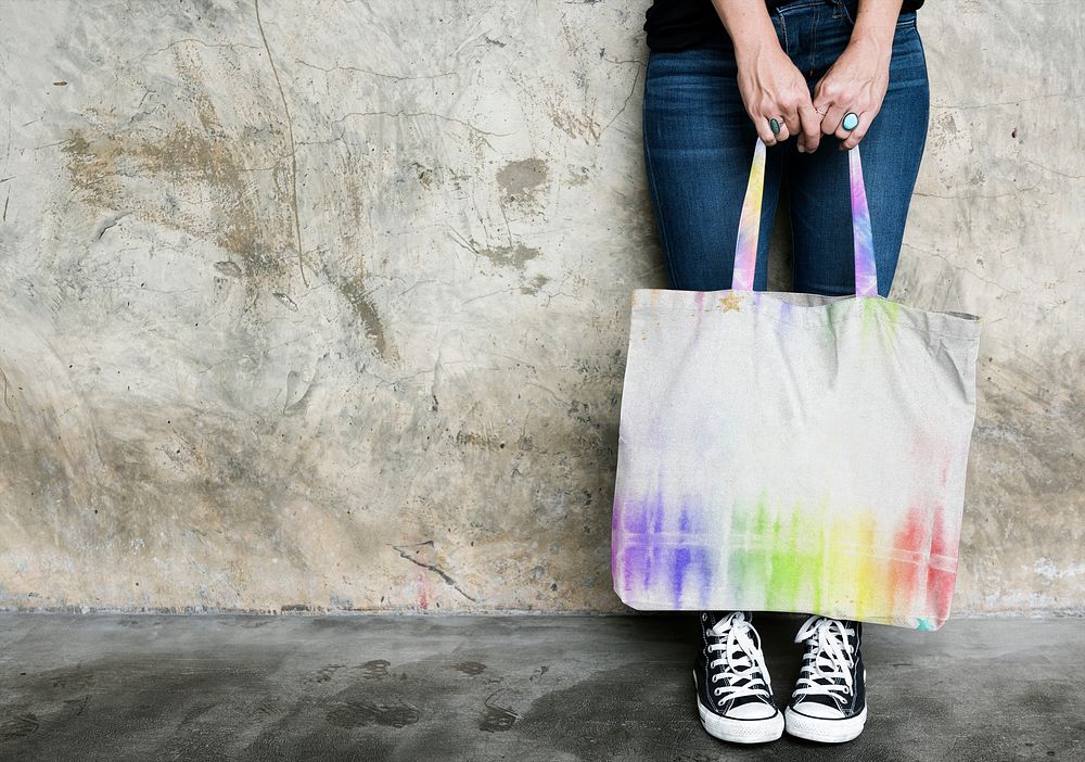 Woman holding tote bag mockup psd