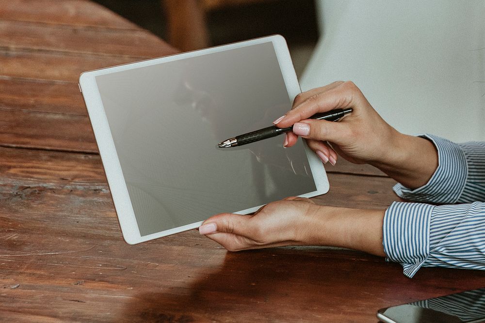 Businesswoman drawing on a tablet
