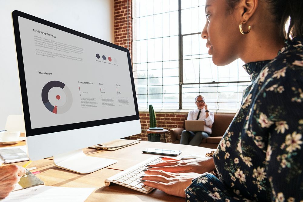 Black businesswoman working on a computer