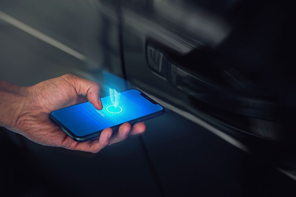 Mobile phone hologram car key