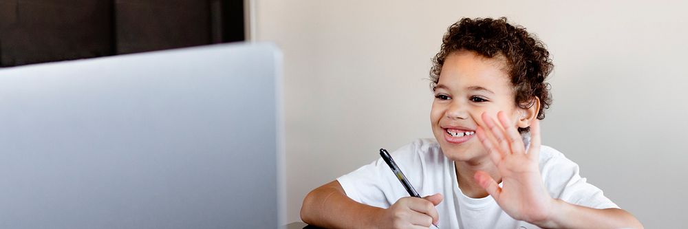 Boy studying in an online classroom through an e-learning course