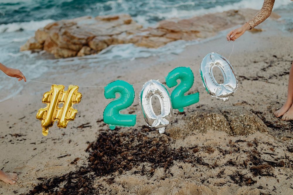 #2020 foil balloon at the beach