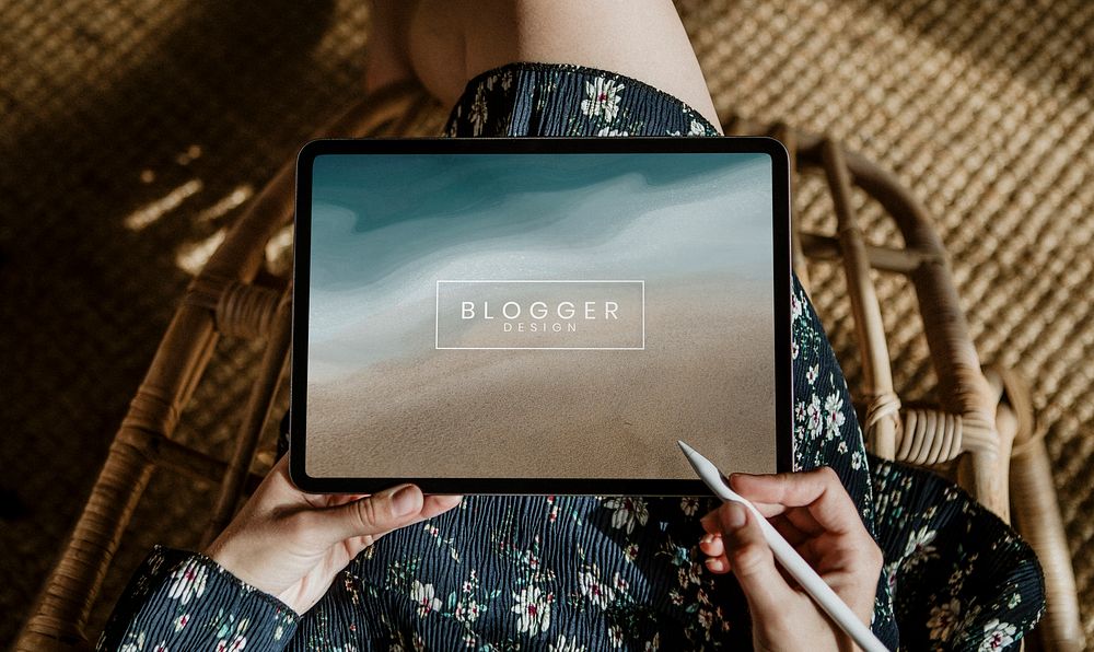 Tablet mockup psd travel blogger design