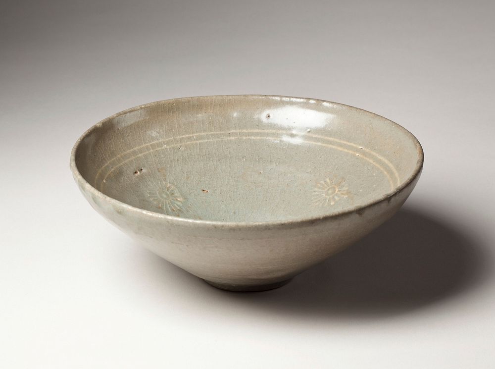 Bowl with narrow base; three stylized chrysanthemum emblems inside under two white rings near lip. Original from the…