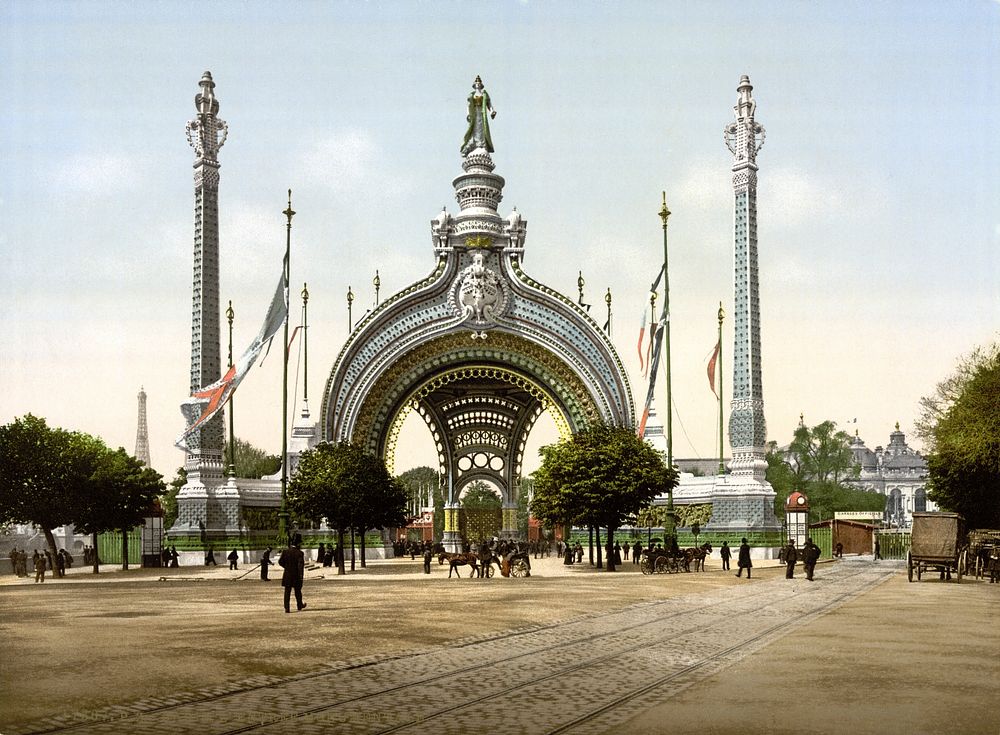 The main entrance of the Exposition Universal in 1900 in Paris, displaying the triumph gate by René Biné (1866-1911).