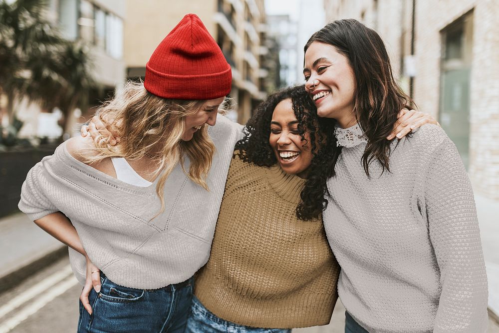 Women's sweater mockup, happy friends hugging psd