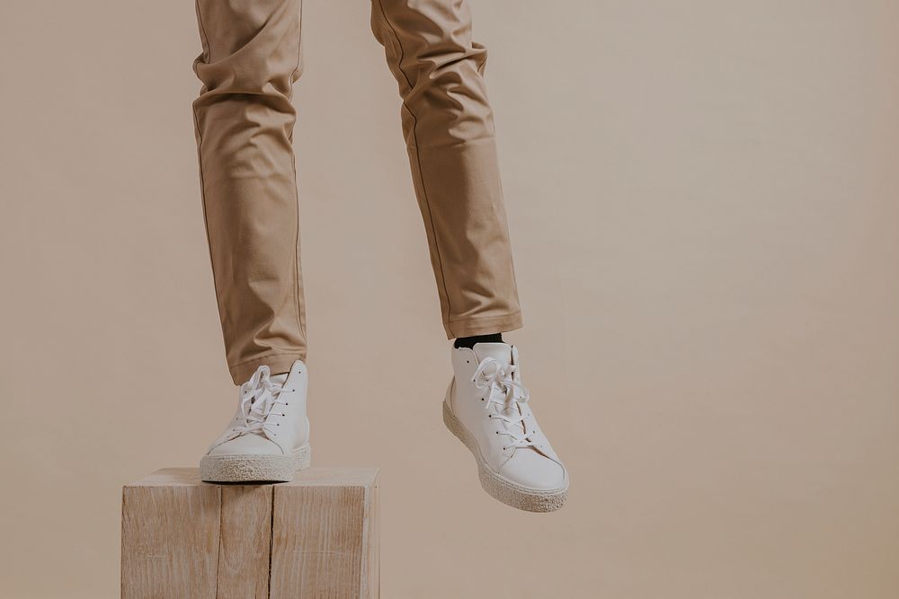 Men's khaki pants, white sneakers 