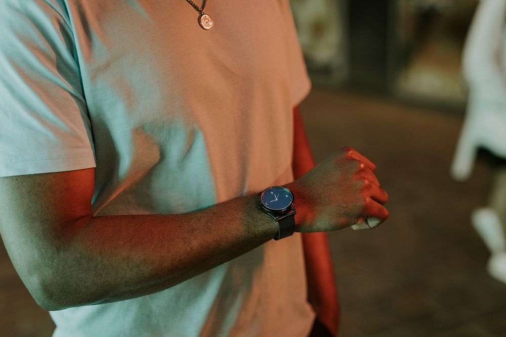 Men wearing smartwatch, white t-shirt