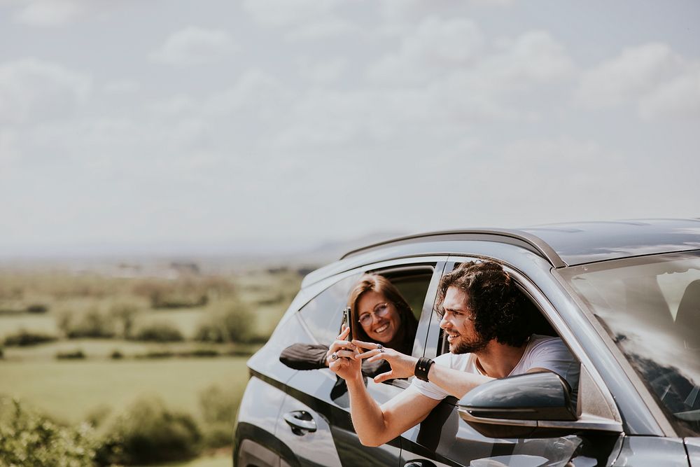 happy-road-trip-with-friends-premium-photo-rawpixel