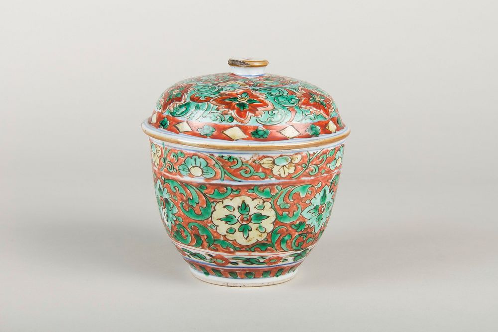 Covered jar with floral patterns (one of a pair), China
