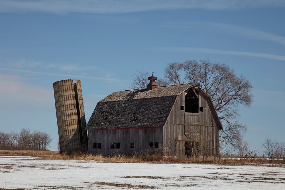                         Leaning silo tower and similarly abandoned barn outside Sycamore, Illinois                        