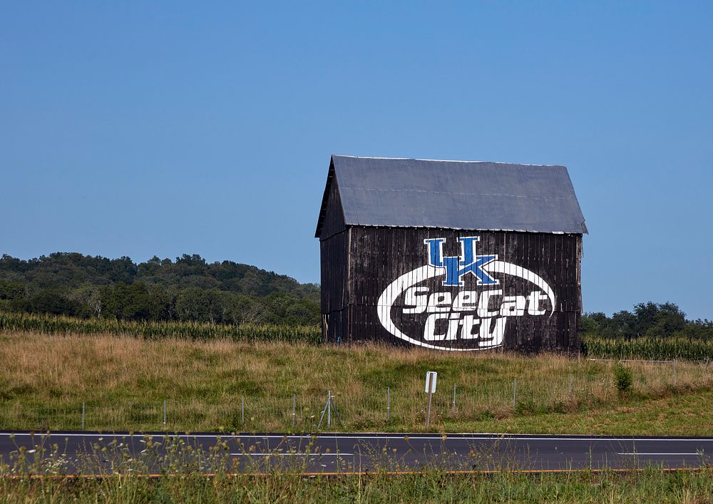                         Barn with a "See Cat City" message near Elkton, a western Kentucky town near the Tennessee line     …