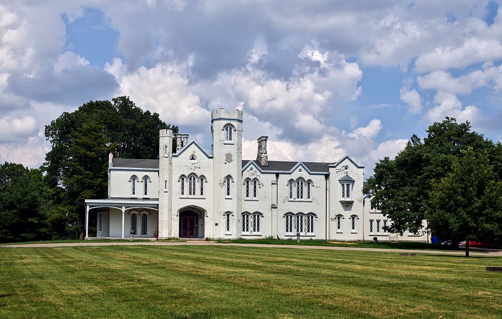                         Loudoun House mansion in Lexington, Kentucky's Castlewood Park                        