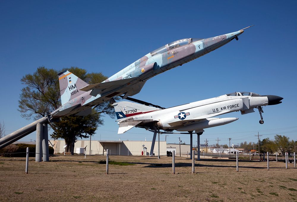                         These fighter jets are part of an "all-services" military memorial in Pratt, Kansas                 …