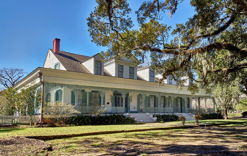                        Manor house at the c.-1796 Myrtles Plantation in the Louisiana city of St. Francisville             …