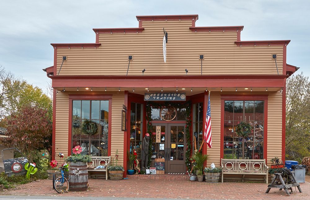                         The Creekside Trading store in Leiper's Fork, a small, rural Tennessee community named for pioneer…
