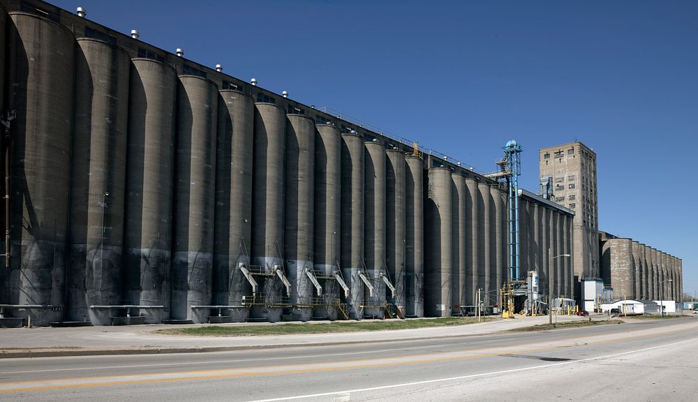                         A block-long grain elevator in Overland Park, Kansas, a Kansas City suburb                        